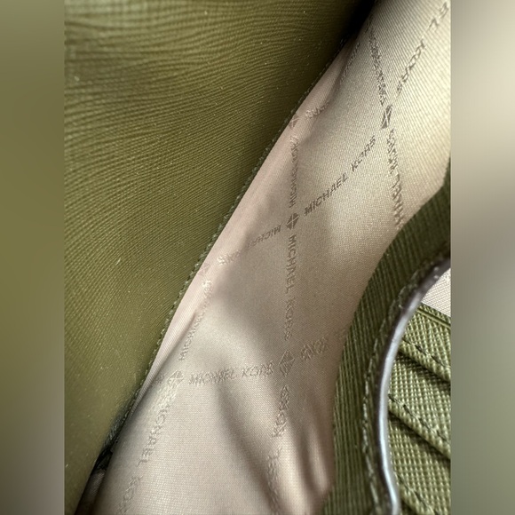 Michael Kors Savannah Satchel olive green leather bag with wallet/wristlet. Set - Picture 11 of 16